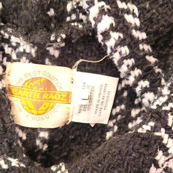 Poncho - Picture 6 of 6